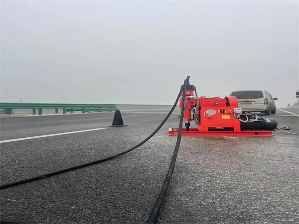 关岭马路路基路面开裂下沉注浆加固灌浆